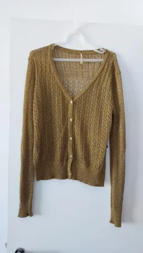 Cardigan Dourado Maria Filo.Tamanho M.Busto 55cm;Altura 62cm.