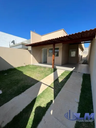 Aluguel Anual: Casa Linear em Santa Mônica - 2 Quartos, 1 Suíte, 2 Salas, 2 Banheiros, 2 V