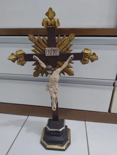 Crucifixo em madeira 