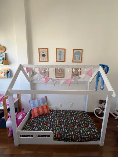 Cama Montessoriana Abracadabra - acompanha colchão e lençol 
