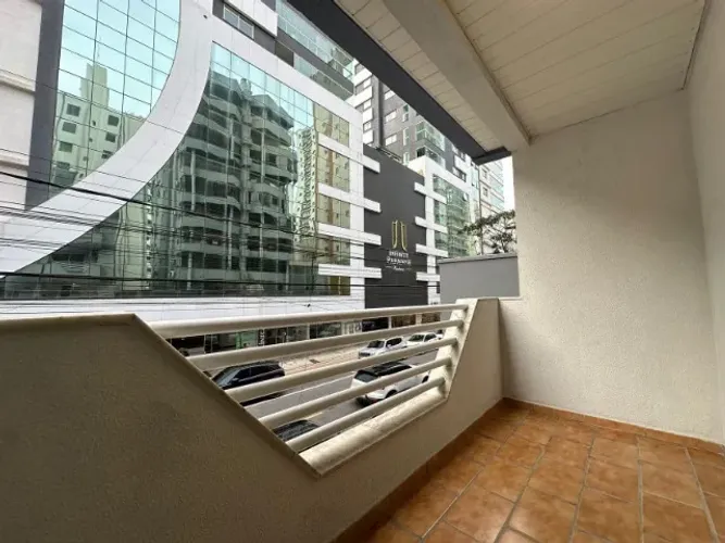 Oportunidade na meia praia apartamento barato em itapema