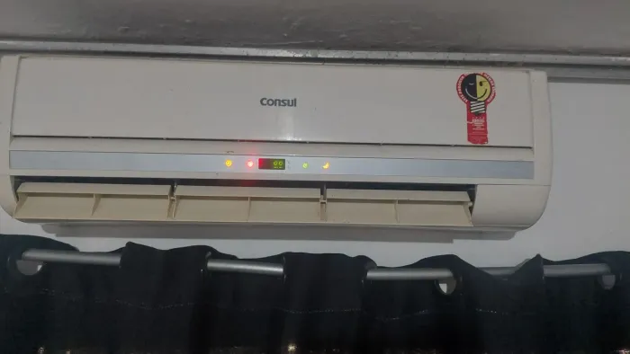 Ar condicionado cônsul 9000 BTUS,funcionando top gelando.