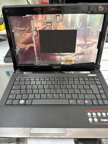 Carcaça de notebook para retirada de pecas