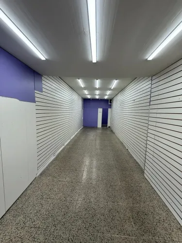Loja com mezanino, AV Paraná, próximo Rodoviária, estação MOVE, com banheiro.