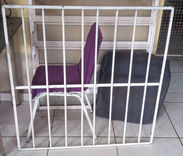 Grades de ferro medida 98x98 para proteção de janelas