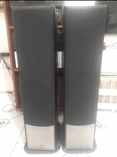 Caixas torre Yamaha NS300