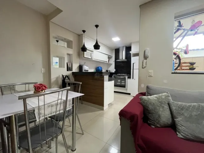 Condomínio Conjunto Residencial Firenze - Casa Geminada em Condominio 2 Quartos com Closet