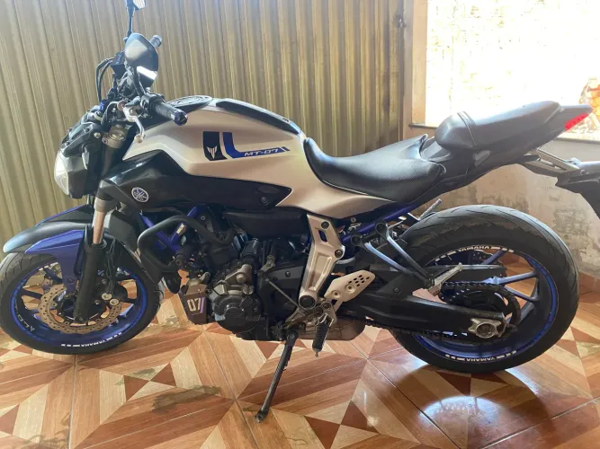 MT-07 MUITO NOVA