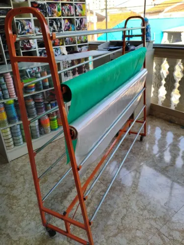 Expositor de toalhas de mesa