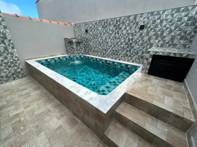 Casa com piscina Itanhaém nova oportunidade.