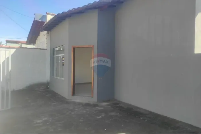 CASA NOVA - PRIMEIRO MORADOR - ESPAÇOSA - AREJADA - ILUMINADA