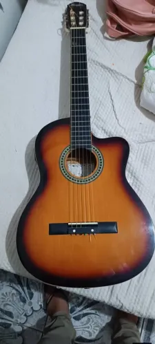Vendo este violão Memphis  Encordoamento de Nylon elétrico por apenas R$ 300