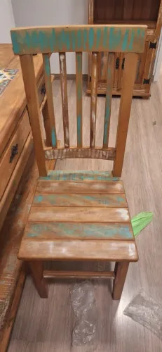 Cadeira de Madeira de Demolição 