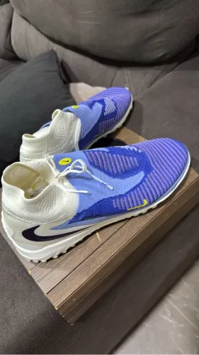 Chuteira society Nike phaton