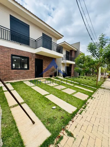Casa de luxo em condomínio no bairro Medeiros - Jundiaí-SP: 2 suítes, 2 salas, 3 banheiros