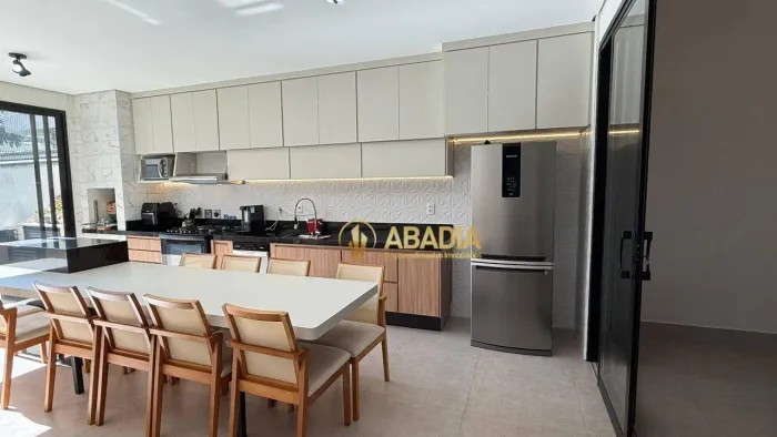Casa em condomínio em Paulinia