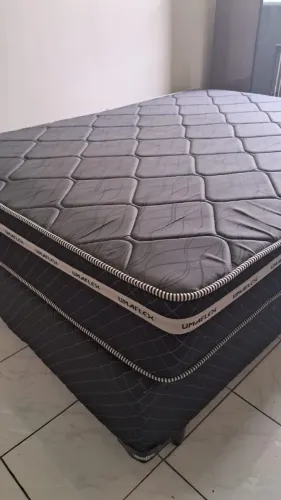 Cama Box de Casal em 2 partes, com Colchão de Molas grande Vendo tudo Bota-fora