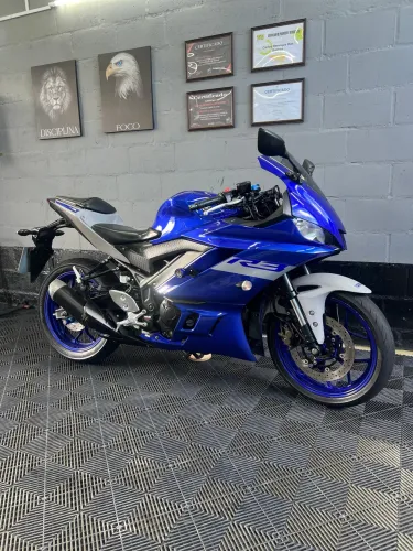 Yamaha R3 2022 Azul