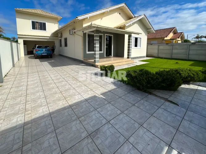 Casa à Venda  Rua Engenheiro Paulo Martins, Capivari de Baixo/SC