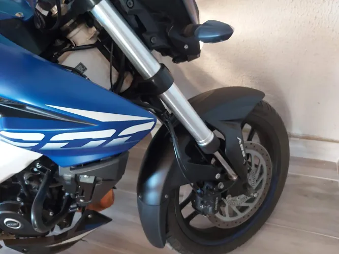 Impecável, moto de uso urbano cuidadoso.