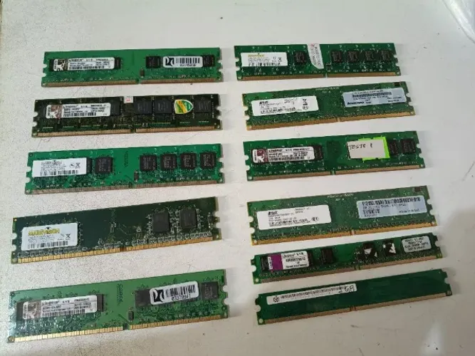 11 Memórias 1GB DDR2 para Desktop