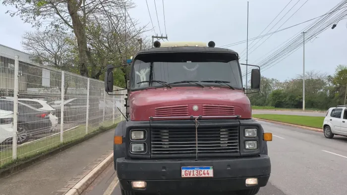Vendo caminhão 1519 4 eixos