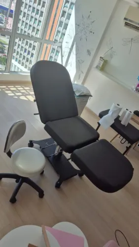 MACA PONTUAL MODELO P10 Hidráulica com trava nas 4 rodas, ajuste encosto e altura