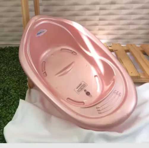 VENDO BANHEIRA ROSA, NOVA, NUNCA USADA E AINDA EMBALADA. APENAS R$ 25,00. *3