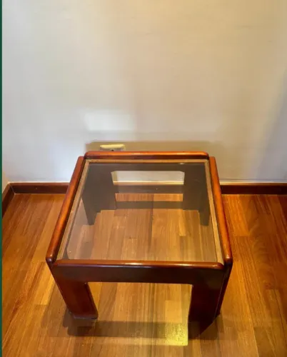 Linda mesinha de centro de madeira maciça valor390,00