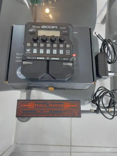 ZOOM G1 FOUR + fonte de 8 canais inclusa
