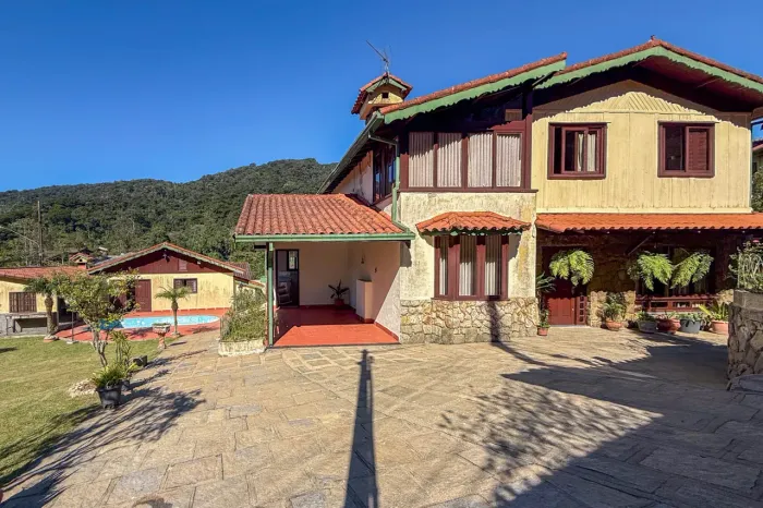 Casa com 4 quartos no Comary, Teresópolis