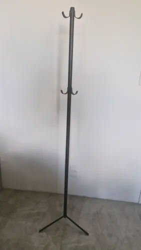 Cabimento de chão de metal