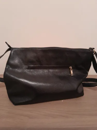 Bolsa de couro feminino em bom estado 