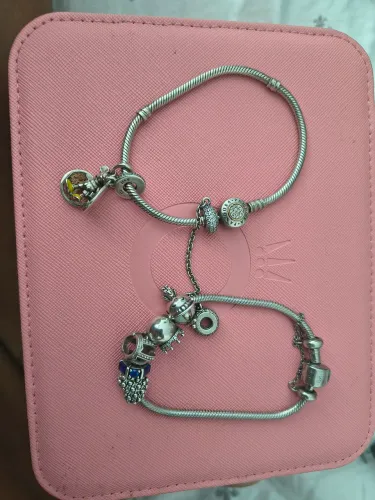 Pulseiras Pandoras com overloque