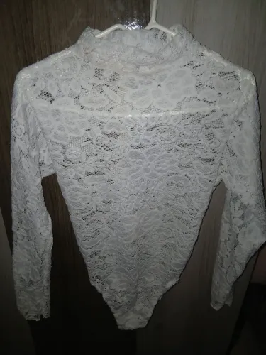 Body branco de renda 38 reais