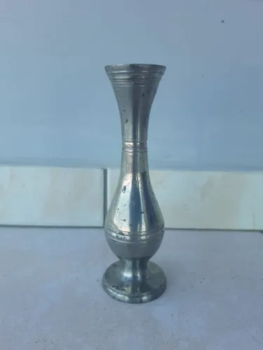 Antigo Vaso Solitário