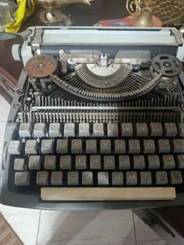 Máquina de escrever antiga