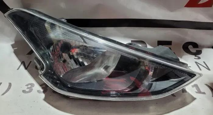 Farol lado direito Hb20 2020-2022 c/ detalhe na lente.