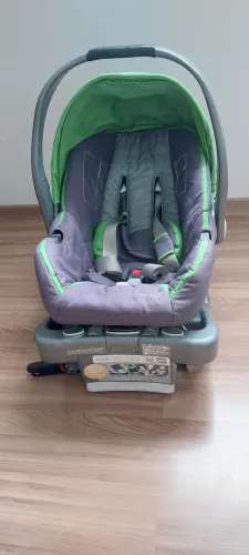 BEBE CONFORTO+BASE DE CARRO R$ 240,00