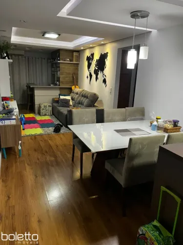 Apartamento mobiliado 2 dormitórios com suíte e 2 vagas em Petrópolis Poa