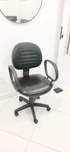 Cadeiras de escritório reformadas em perfeito estado!