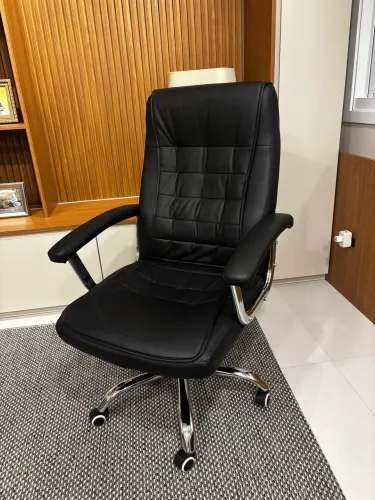 Cadeira Presidente Couro Sintético Apoio Ergonômico Preto