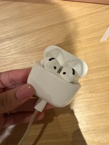 Apple AirPods 4 com Cancelamento de Ruído - Original Apple - Pouco Usado