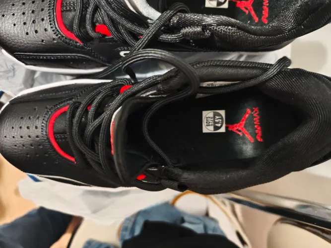 Tênis Nike Jordan em couro número 35 original novo