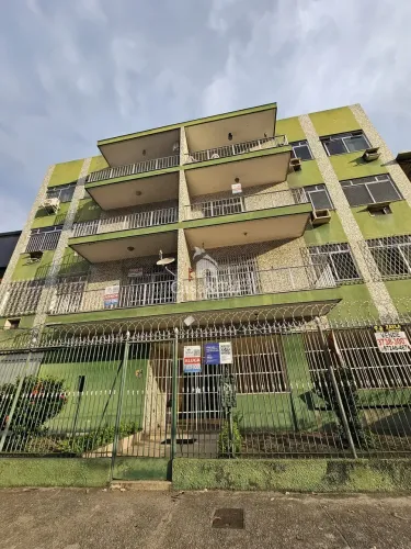 Apartamento 2 Quartos com Varanda e Vaga de Garagem na Av. Paulo Roser