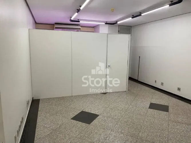 Sala à venda, 40 m² por R$ 150.000 - Avenida Floriano Peixoto Centro, nº 615 (Floriano Cen