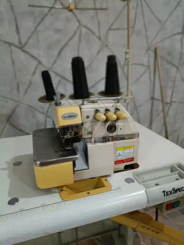 Máquina overloque