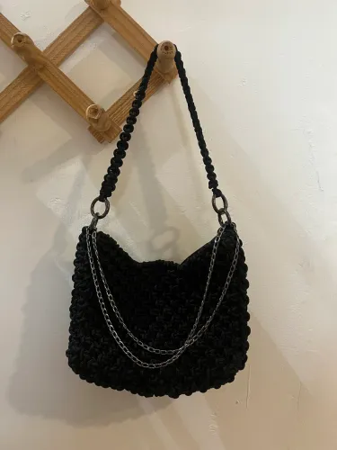 Clutch preta em macramê