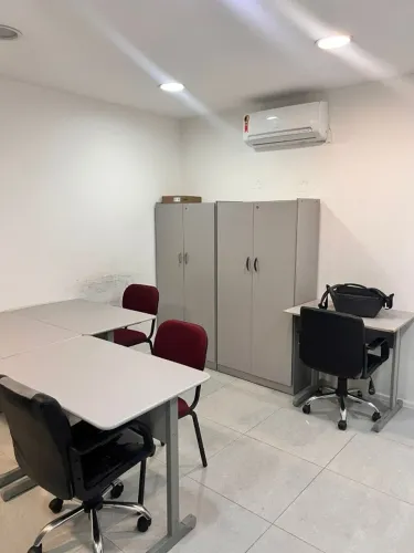 Armário Alto 4 Portas com 5 Prateleiras - Bom Estado