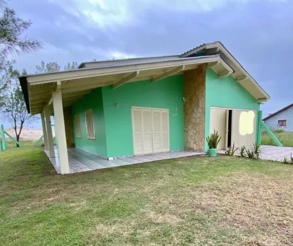 Casa à venda em Imbé no bairro Presidente, próxima ao mar! REF: 4537